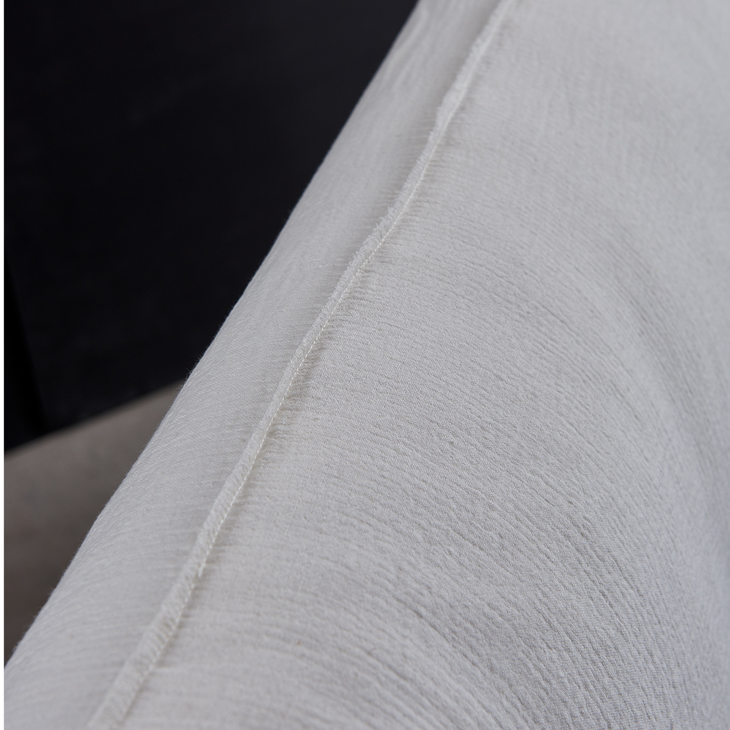 Ivy Bed - Milky White
