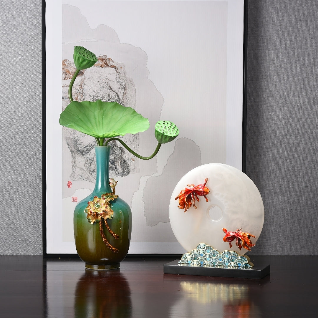 Regal Resonance Flower Vase