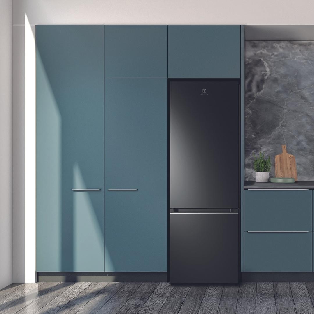 Electrolux Free Standing Double Door Refrigerator 360 Ltrs UltimateTaste 300 EBB3702KHXIN