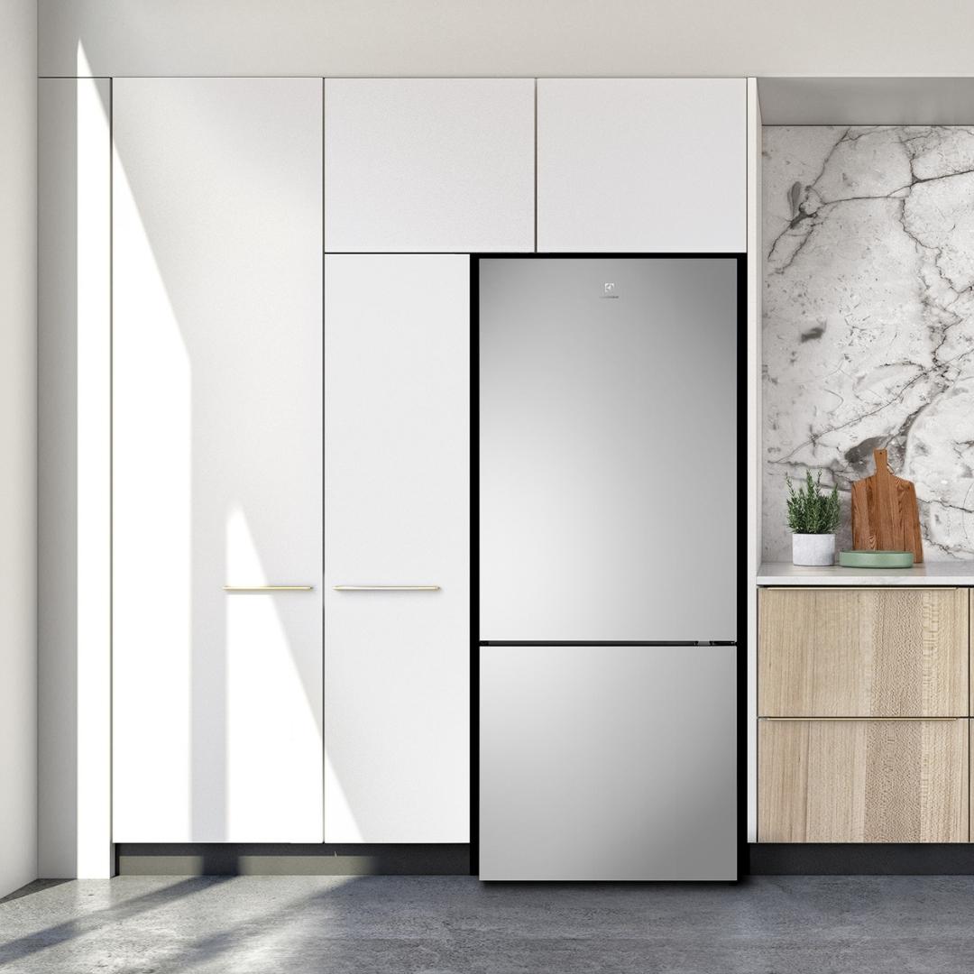 Electrolux Free Standing Double Door Refrigerator 453 Ltrs UltimateTaste 500 EBE4502CS
