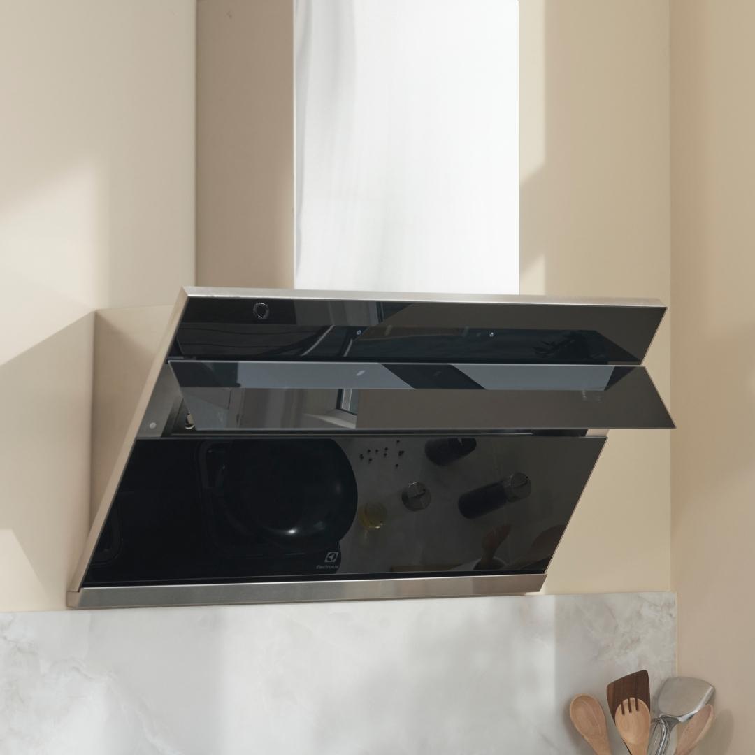 Electrolux 90 cm Wall Mounted Chimney UltimateTaste 700 Series ECS9612K