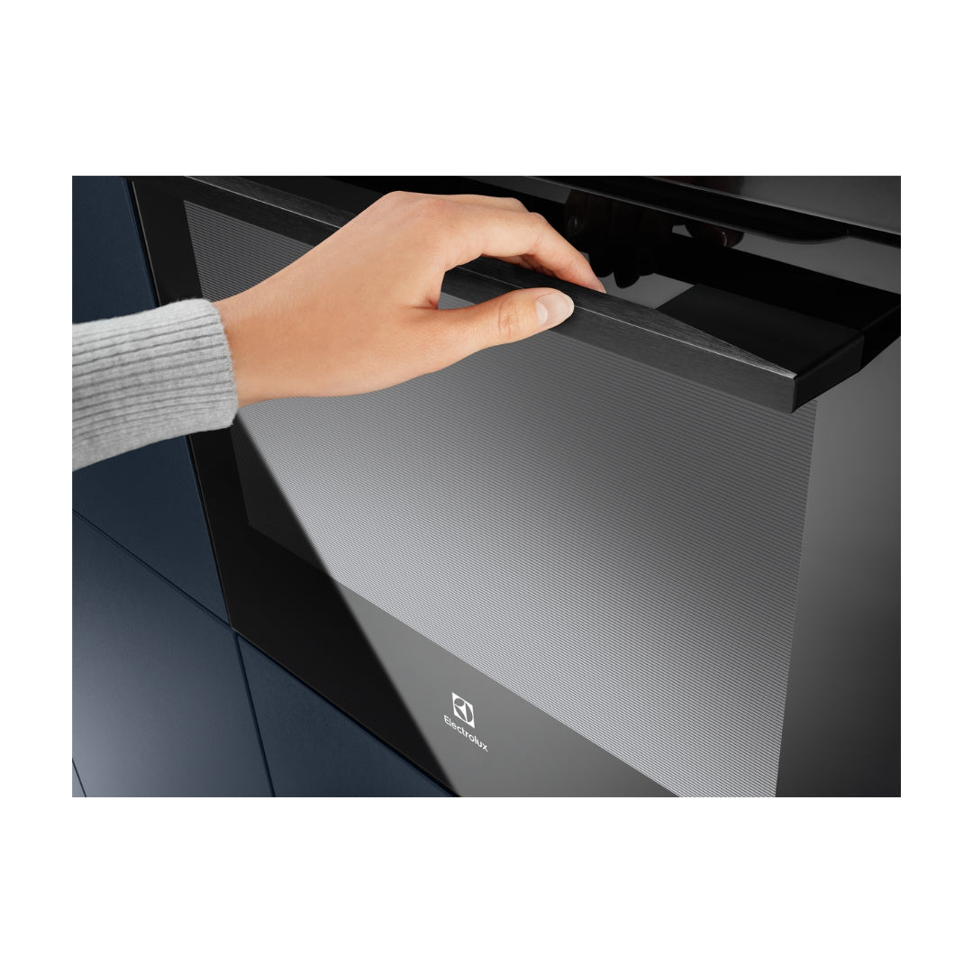 Electrolux Built In Oven With Air Fryer UltimateTaste 500 KOIGH00KA2 + Electrolux Built-In Microwave UltimateTaste 500 EMSB25XG