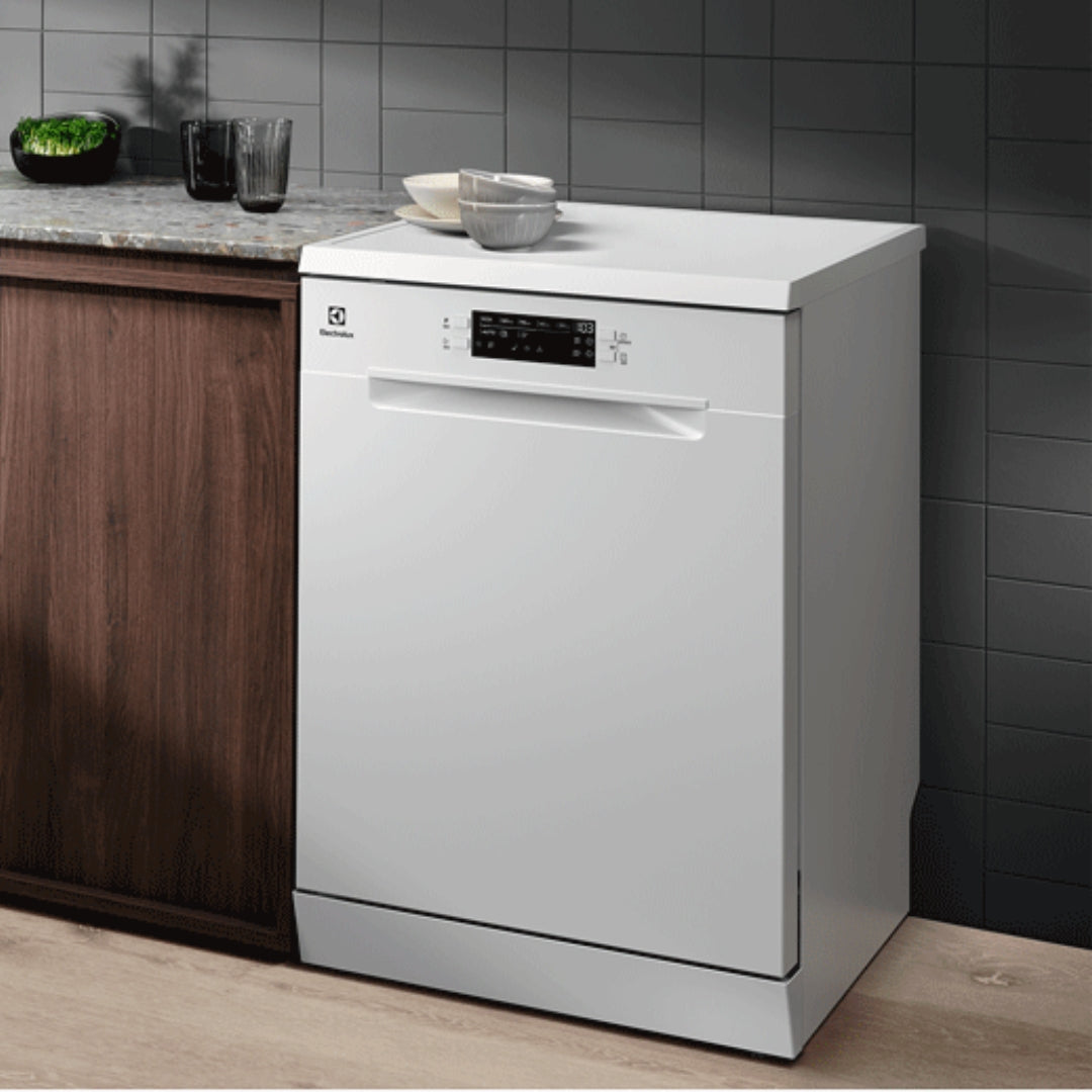 Electrolux Free Standing Dishwasher UltimateCare 300 ESA47220SW with 13 Place Settings