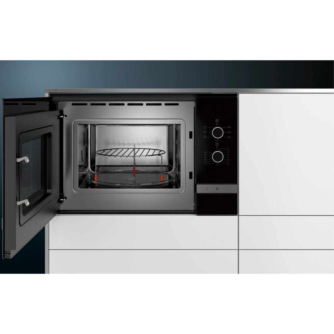 Siemens Built In Oven iQ500 HB237ABR0Z + Siemens Built-In Microwave IQ300 Series BE550LMR0I
