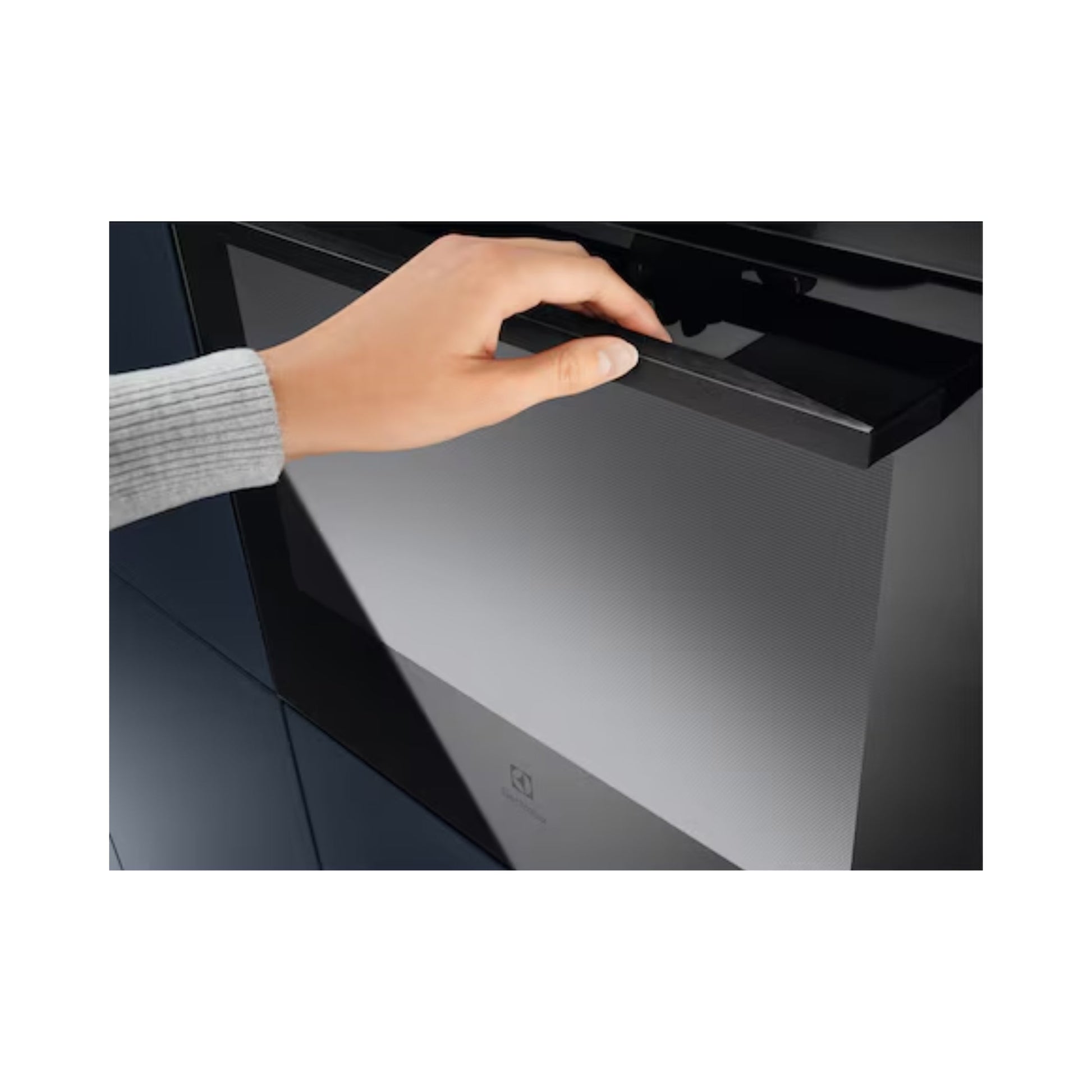 Electrolux Built In Oven with Steam Assist UltimateTaste 300 KOH2H00BK + Electrolux Built-In Microwave UltimateTaste 500 EMSB25XG
