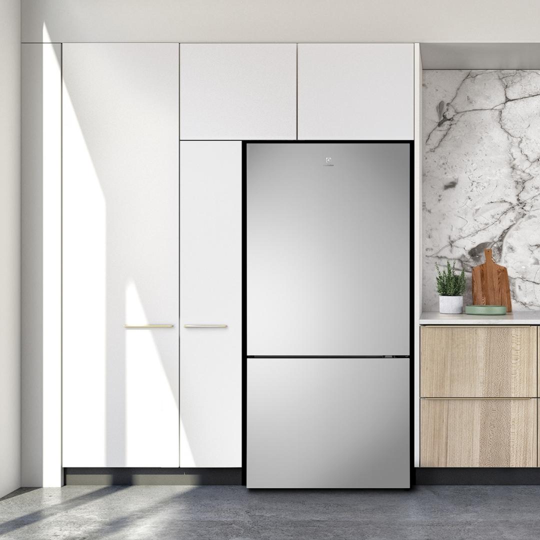 Electrolux Free Standing Double Door Refrigerator 529 Ltrs UltimateTaste 500 EBE5302CS