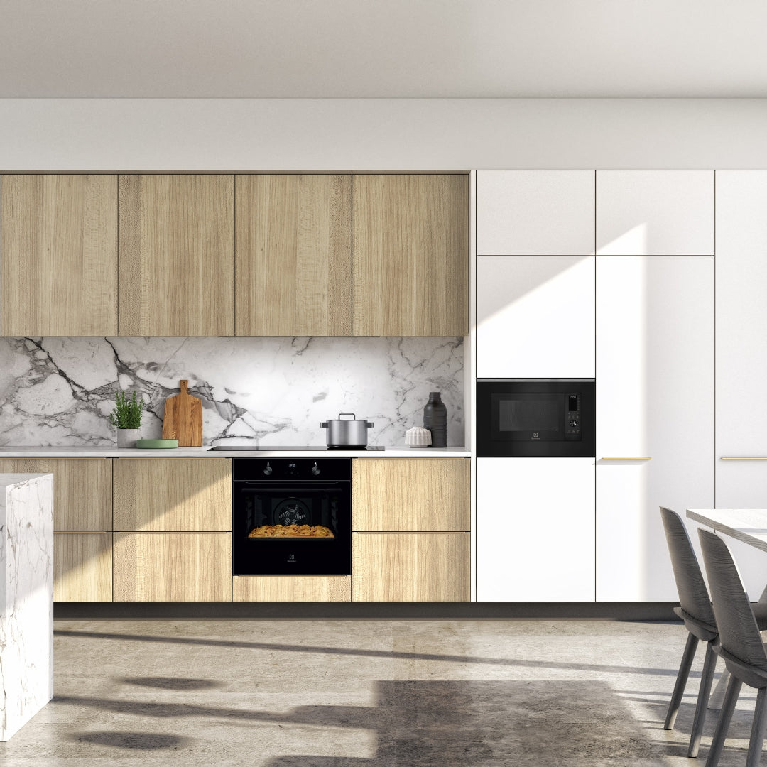 Electrolux Built In Oven with Full Steam Function UltimateTaste 900 KOAAS31X + Electrolux Built-In Convection Microwave with Air Fryer UltimateTaste 900 EMSB30XCF
